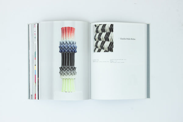 Textile Practices. Forty Female Artists and Designers from Europe. - Stephanie Kahnau ed.